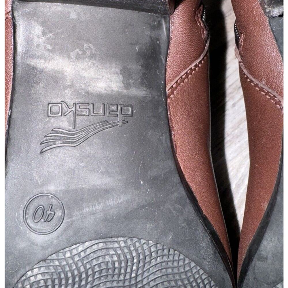 DANSKO Brown Leather "Baker" Heeled Booties With Button Detail Sz 40 US 9.5-10 - Picture 6 of 10